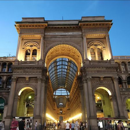 Gardone Apartment - Ampio Appartamento Con 2 Camere Da Letto - Comodo Per Duomo! Milan Bagian luar foto