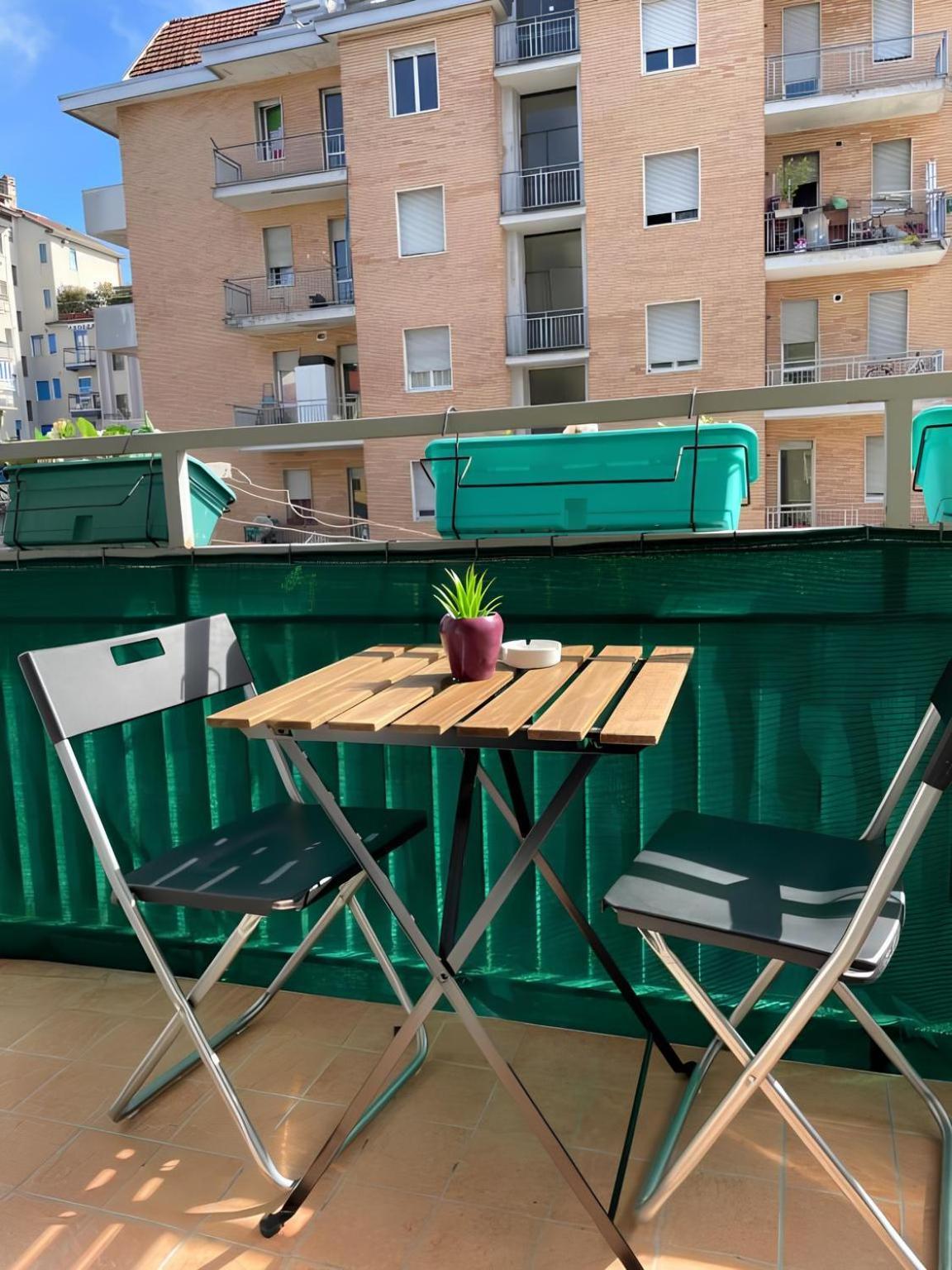 Gardone Apartment - Ampio Appartamento Con 2 Camere Da Letto - Comodo Per Duomo! Milan Bagian luar foto