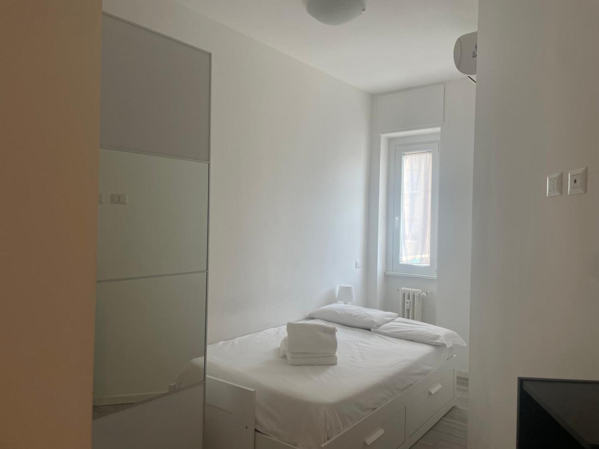 Gardone Apartment - Ampio Appartamento Con 2 Camere Da Letto - Comodo Per Duomo! Milan Bagian luar foto