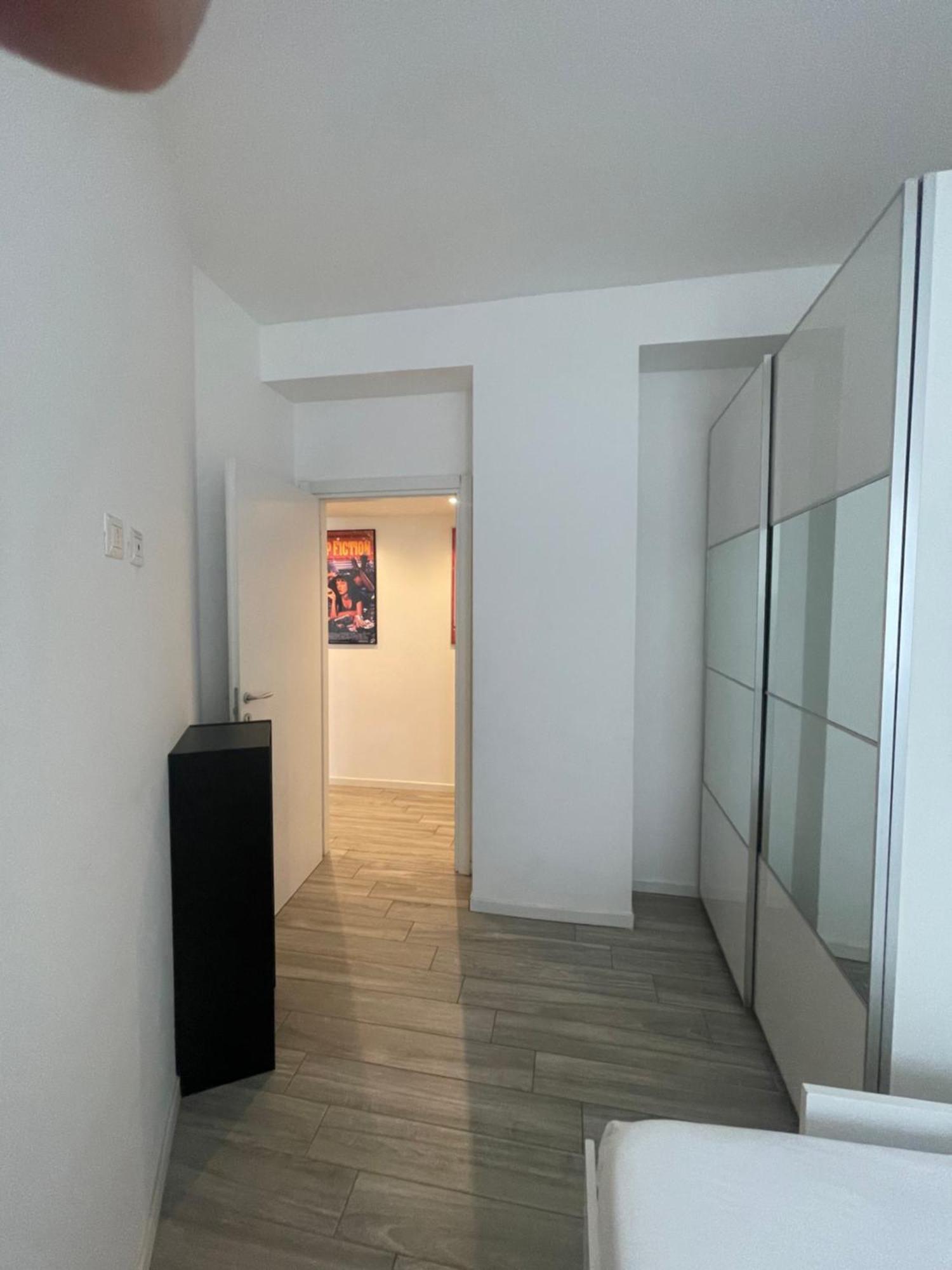Gardone Apartment - Ampio Appartamento Con 2 Camere Da Letto - Comodo Per Duomo! Milan Bagian luar foto